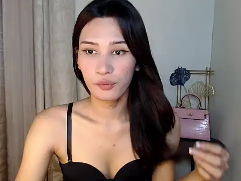 SerenaCortesi online show from 12/15/25, 06:58