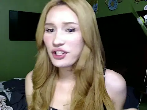 Snapshot of SerenaCortesi chatting on 09/15/25, 11:21 SerenaCortesi online show from 09/15/25, 11:21