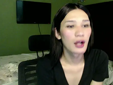 Snapshot of SerenaCortesi chatting on 10/27/25, 09:05 SerenaCortesi online show from 10/27/25, 09:05