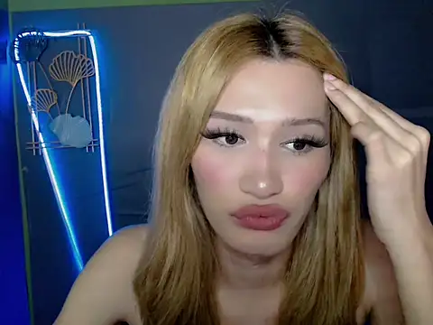 Snapshot of SerenaCortesi chatting on 09/24/25, 04:13 SerenaCortesi online show from 09/24/25, 04:13