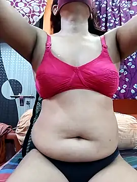 Snapshot of Hotpuja25 chatting on 05/17/26, 04:56 Hotpuja25 online show from 05/17/26, 04:56