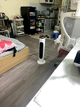 Snapshot of Mina048 chatting on 11/10/25, 11:43 Mina048 online show from 11/10/25, 11:43