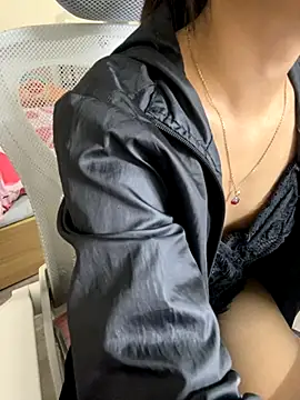 Snapshot of Mina048 chatting on 11/27/25, 02:45 Mina048 online show from 11/27/25, 02:45