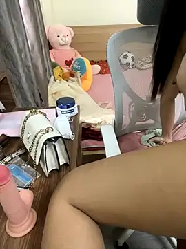 Snapshot of Mina048 chatting on 10/20/25, 03:19 Mina048 online show from 10/20/25, 03:19