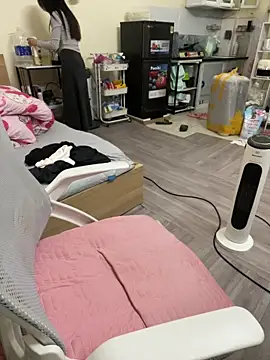 Snapshot of Mina048 chatting on 12/15/25, 02:50 Mina048 online show from 12/15/25, 02:50