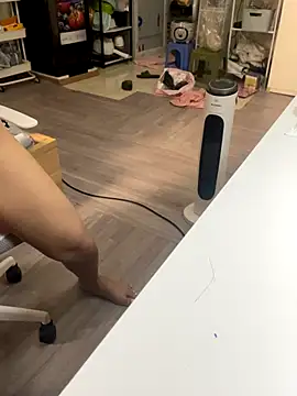 Snapshot of Mina048 chatting on 11/25/25, 01:28 Mina048 online show from 11/25/25, 01:28