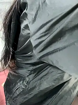 Snapshot of Mina048 chatting on 11/01/25, 06:13 Mina048 online show from 11/01/25, 06:13