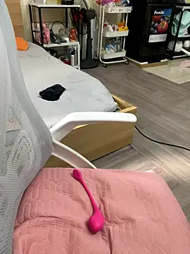 Snapshot of Mina048 chatting on 11/28/25, 02:56 Mina048 online show from 11/28/25, 02:56