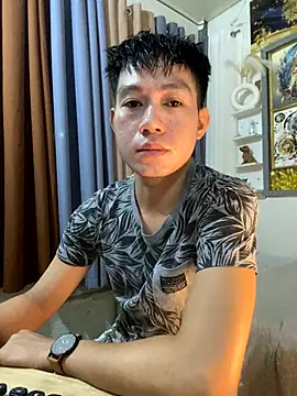 Snapshot of xshyboyx chatting on 11/04/25, 11:25 xshyboyx online show from 11/04/25, 11:25