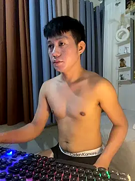 Snapshot of xshyboyx chatting on 10/25/25, 02:44 xshyboyx online show from 10/25/25, 02:44