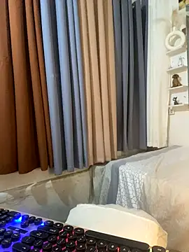 Snapshot of xshyboyx chatting on 10/25/25, 05:57 xshyboyx online show from 10/25/25, 05:57