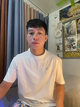 Snapshot of xshyboyx chatting on 10/29/25, 03:05 xshyboyx online show from 10/29/25, 03:05