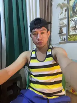 Snapshot of xshyboyx chatting on 07/13/26, 02:16 xshyboyx online show from 07/13/26, 02:16