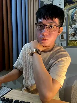 Snapshot of xshyboyx chatting on 12/01/25, 10:49 xshyboyx online show from 12/01/25, 10:49