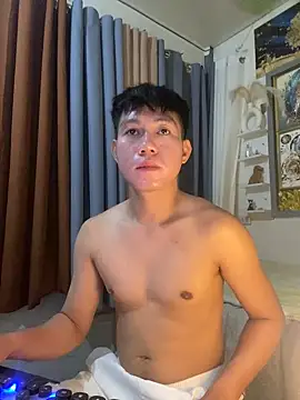 Snapshot of xshyboyx chatting on 01/18/26, 12:41 xshyboyx online show from 01/18/26, 12:41