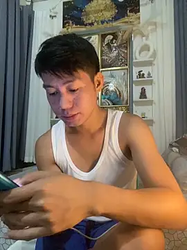 Snapshot of xshyboyx chatting on 09/18/25, 03:31 xshyboyx online show from 09/18/25, 03:31