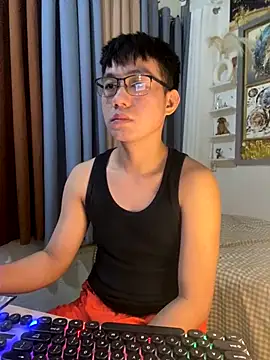 Snapshot of xshyboyx chatting on 11/19/25, 02:55 xshyboyx online show from 11/19/25, 02:55