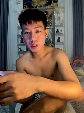 Snapshot of xshyboyx chatting on 09/28/25, 03:46 xshyboyx online show from 09/28/25, 03:46