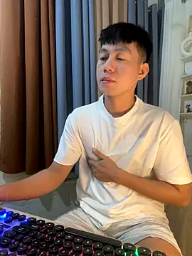 Snapshot of xshyboyx chatting on 10/29/25, 03:33 xshyboyx online show from 10/29/25, 03:33