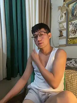 Snapshot of xshyboyx chatting on 06/21/26, 03:29 xshyboyx online show from 06/21/26, 03:29