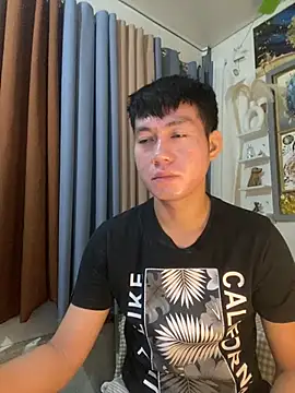 Snapshot of xshyboyx chatting on 02/05/26, 02:40 xshyboyx online show from 02/05/26, 02:40