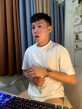 Snapshot of xshyboyx chatting on 10/30/25, 03:49 xshyboyx online show from 10/30/25, 03:49