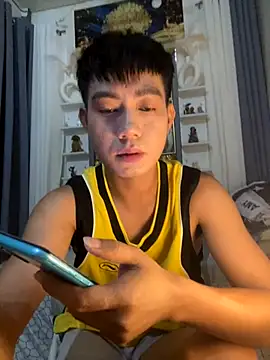 Snapshot of xshyboyx chatting on 10/04/25, 05:53 xshyboyx online show from 10/04/25, 05:53