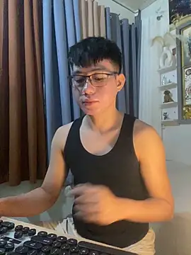 Snapshot of xshyboyx chatting on 12/05/25, 11:42 xshyboyx online show from 12/05/25, 11:42