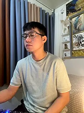 Snapshot of xshyboyx chatting on 11/18/25, 02:27 xshyboyx online show from 11/18/25, 02:27