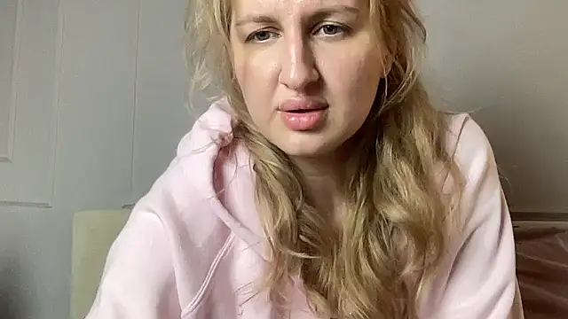 Snapshot of Kadayy1 chatting on 09/12/25, 05:24 Kadayy1 online show from 09/12/25, 05:24