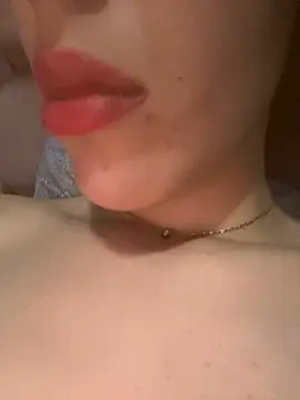 Snapshot of Mimisixo chatting on 07/18/26, 01:47 Mimisixo online show from 07/18/26, 01:47