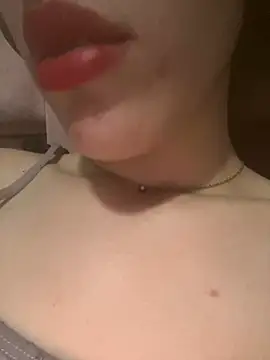 Snapshot of Mimisixo chatting on 06/11/26, 03:14 Mimisixo online show from 06/11/26, 03:14