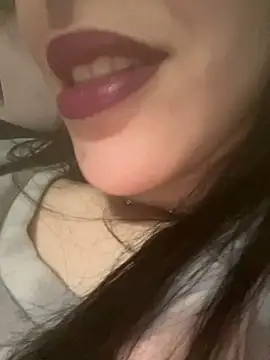 Snapshot of Mimisixo chatting on 05/07/26, 04:32 Mimisixo online show from 05/07/26, 04:32