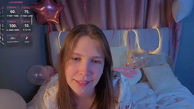 Snapshot of BeatrixCarIeton chatting on 10/04/25, 07:04 BeatrixCarIeton online show from 10/04/25, 07:04