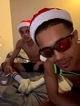Snapshot of Midnight_Socks_Guys chatting on 12/21/25, 04:58 Midnight Socks Guys online show from 12/21/25, 04:58