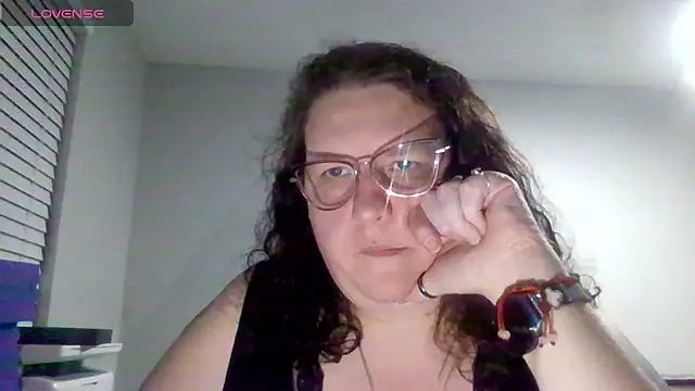Snapshot of emberlynnix chatting on 07/20/26, 05:59 emberlynnix online show from 07/20/26, 05:59