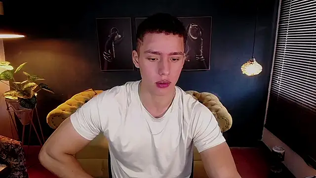 Snapshot of deivid_parker chatting on 11/19/25, 01:44 deivid parker online show from 11/19/25, 01:44