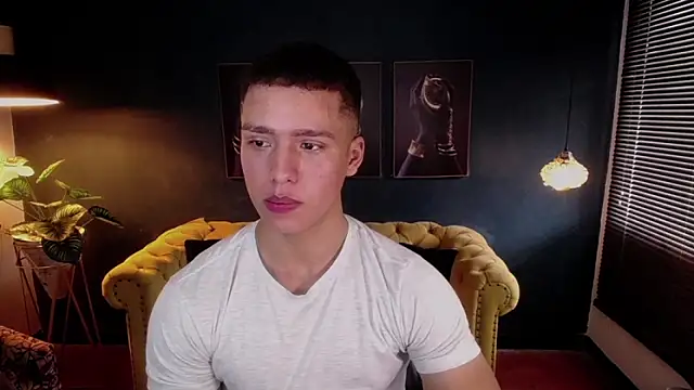 Snapshot of deivid_parker chatting on 10/27/25, 01:45 deivid parker online show from 10/27/25, 01:45