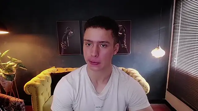 Snapshot of deivid_parker chatting on 12/17/25, 02:00 deivid parker online show from 12/17/25, 02:00