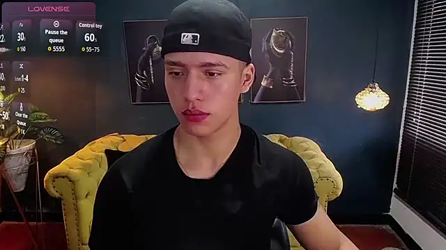 Snapshot of deivid_parker chatting on 09/27/25, 02:12 deivid parker online show from 09/27/25, 02:12