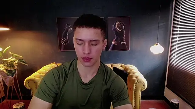 Snapshot of deivid_parker chatting on 12/16/25, 02:21 deivid parker online show from 12/16/25, 02:21