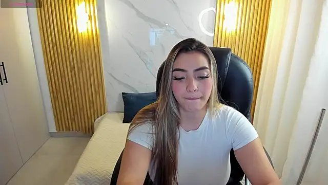 Snapshot of KYLIE_JONES6 chatting on 10/06/25, 02:35 KYLIE JONES6 online show from 10/06/25, 02:35