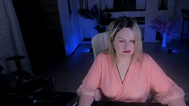 MariemLui online show from 10/18/25, 11:01