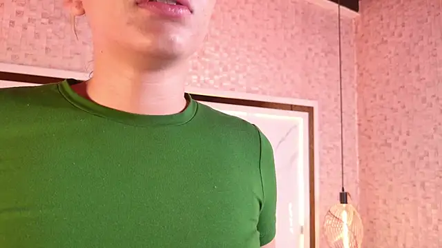 ambar rosse25 online show from 10/17/25, 11:34