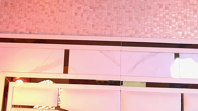 ambar rosse25 online show from 10/25/25, 11:42