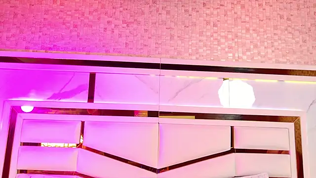 ambar rosse25 online show from 11/23/25, 11:42