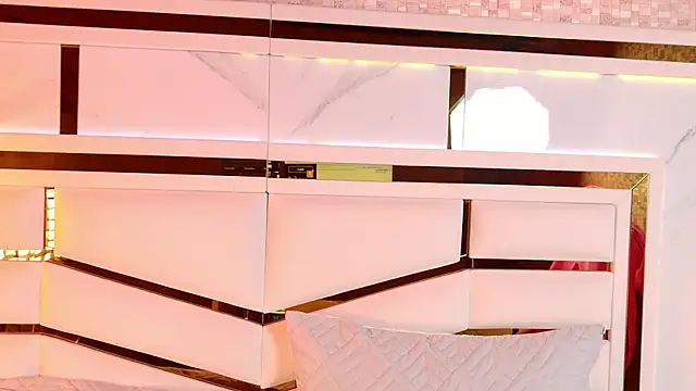 ambar rosse25 online show from 11/26/25, 11:43