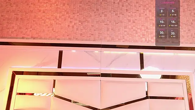 ambar rosse25 online show from 10/22/25, 11:42