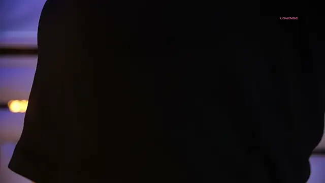 ambar rosse25 online show from 12/18/25, 11:36