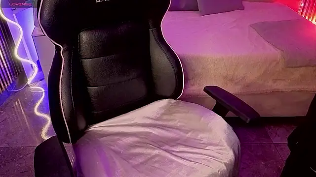 LIHIAN TAY online show from 03/26/26, 12:58